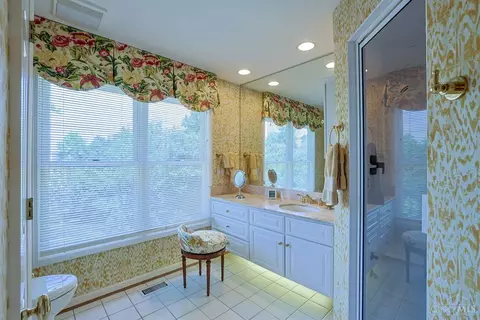 Bath - 1603 Mcmillan St, Cincinnati, OH 45206 photo 1 of 3