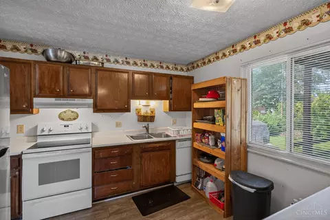 Kitchen - 165 Etta Ave, Harrison, OH 45030 photo 2 of 3