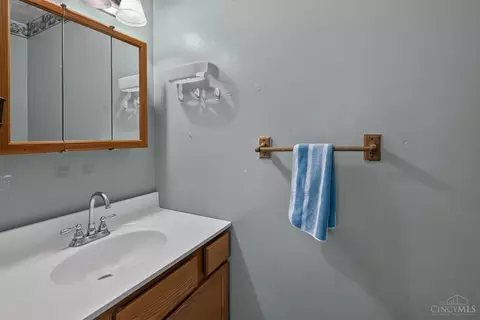 Bath - 165 Etta Ave, Harrison, OH 45030 photo 3 of 3