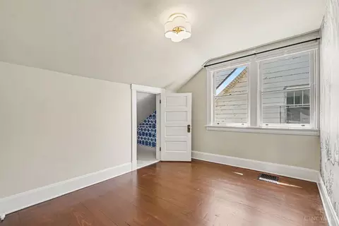 Bedroom - 3040 Taylor Ave, Cincinnati, OH 45220 photo 5 of 9
