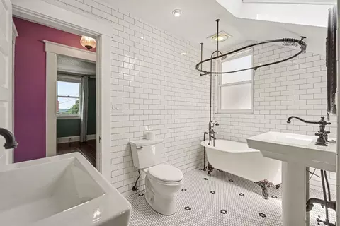 Bath - 3040 Taylor Ave, Cincinnati, OH 45220 photo 1 of 3