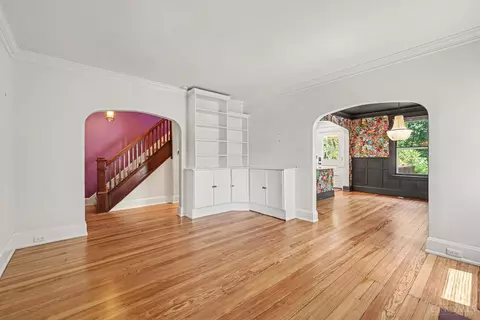 Living - 3040 Taylor Ave, Cincinnati, OH 45220 photo 1 of 4