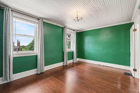 Bedroom - 3040 Taylor Ave, Cincinnati, OH 45220 photo 4 of 9