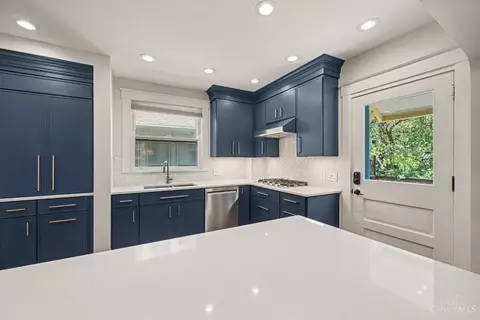 Kitchen - 3040 Taylor Ave, Cincinnati, OH 45220 photo 3 of 4