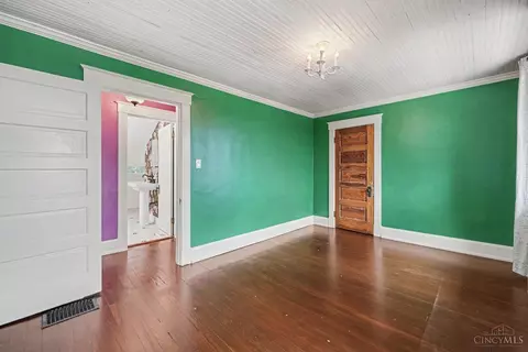 Bedroom - 3040 Taylor Ave, Cincinnati, OH 45220 photo 2 of 9