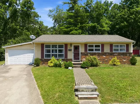 402 Crescent Ct, Lebanon, OH 45036