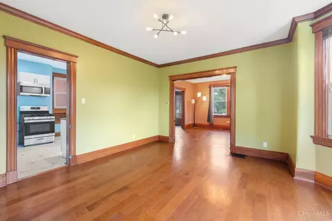 Living - 564 Considine Ave, Cincinnati, OH 45205 photo 4 of 6