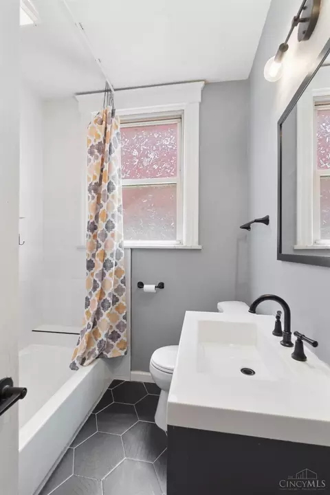 Bath - 564 Considine Ave, Cincinnati, OH 45205 photo 1 of 2