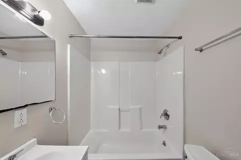 Bath - 6718 Ledge St, Cincinnati, OH 45227 photo 4 of 6