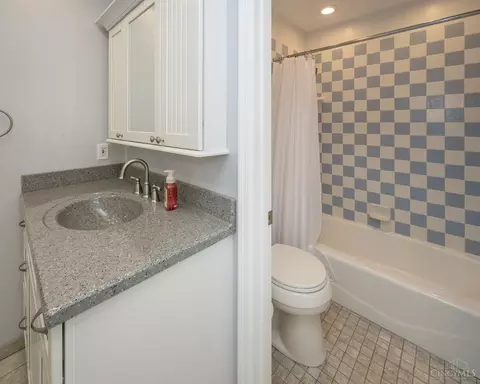 291 Jonathan Ct, Cincinnati, OH 45255 photo 16