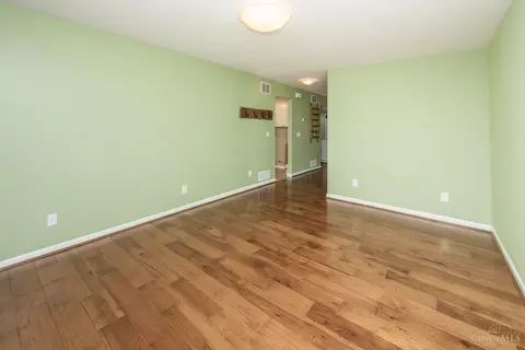 291 Jonathan Ct, Cincinnati, OH 45255 photo 4