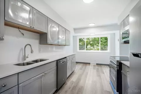 Kitchen - 131 Brookhaven Ave, Woodlawn, OH 45215 photo 1 of 3