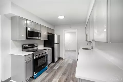 Kitchen - 131 Brookhaven Ave, Woodlawn, OH 45215 photo 3 of 3