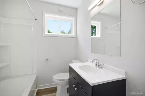 Bath - 131 Brookhaven Ave, Woodlawn, OH 45215 photo 2 of 3
