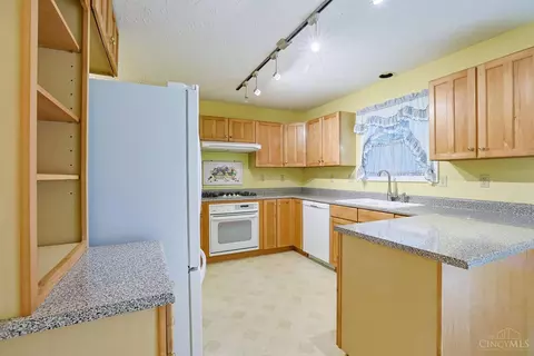 4161 James Dr, Cincinnati, OH 45245 photo 14