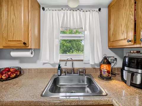 Kitchen - 9326 Ranchill Dr, Cincinnati, OH 45231 photo 4 of 5