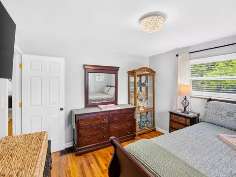 Bedroom - 9326 Ranchill Dr, Cincinnati, OH 45231 photo 4 of 6