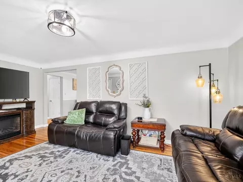Living - 9326 Ranchill Dr, Cincinnati, OH 45231 photo 3 of 3