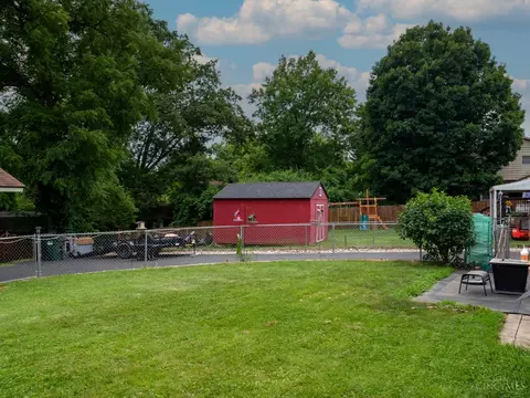 Exterior - 9326 Ranchill Dr, Cincinnati, OH 45231 photo 7 of 8