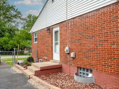 Exterior - 9326 Ranchill Dr, Cincinnati, OH 45231 photo 2 of 8