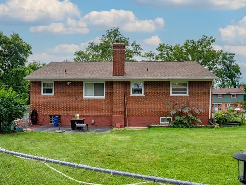 Exterior - 9326 Ranchill Dr, Cincinnati, OH 45231 photo 5 of 8