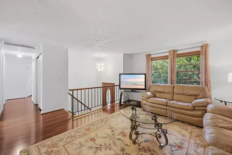904 Beechmeadow Ln, Cincinnati, OH 45238 photo 6