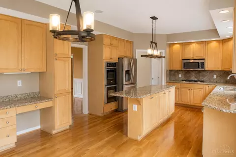 Kitchen - 8101 Startinggate Ln, Cincinnati, OH 45249 photo 3 of 4