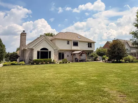 Exterior - 8101 Startinggate Ln, Cincinnati, OH 45249 photo 8 of 15