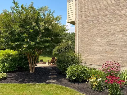 Exterior - 8101 Startinggate Ln, Cincinnati, OH 45249 photo 4 of 15
