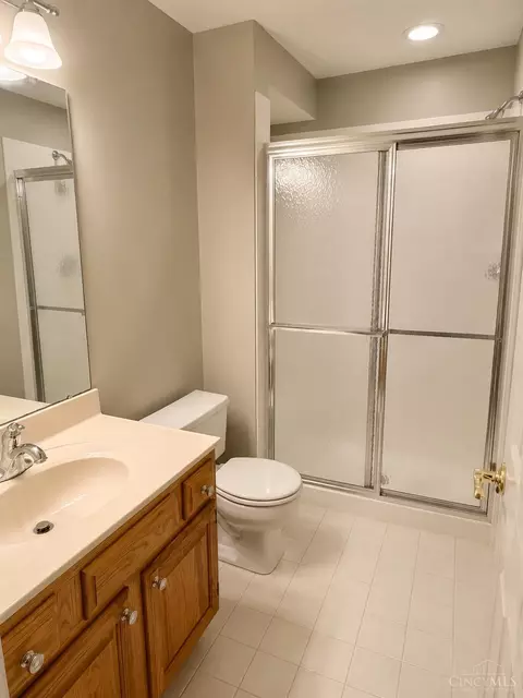 Bath - 8101 Startinggate Ln, Cincinnati, OH 45249 photo 4 of 4