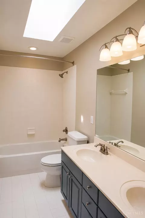 Bath - 8101 Startinggate Ln, Cincinnati, OH 45249 photo 3 of 4