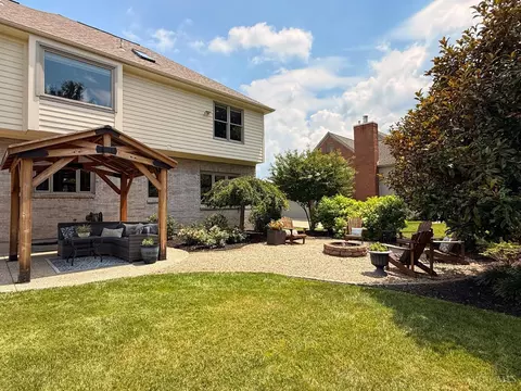 Exterior - 8101 Startinggate Ln, Cincinnati, OH 45249 photo 7 of 15