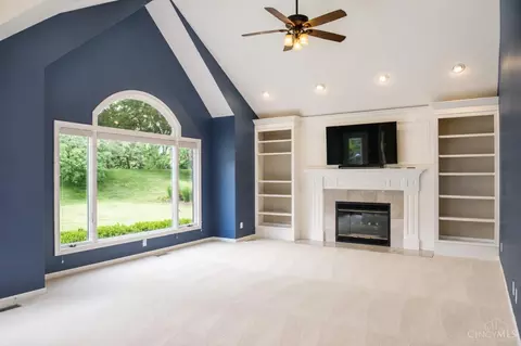 Living - 8101 Startinggate Ln, Cincinnati, OH 45249 photo 2 of 6