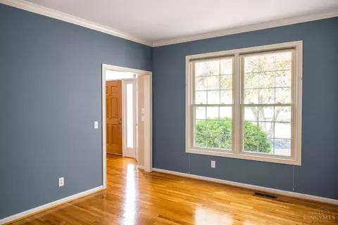 Living - 8101 Startinggate Ln, Cincinnati, OH 45249 photo 4 of 6