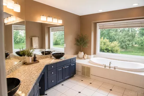 Bath - 8101 Startinggate Ln, Cincinnati, OH 45249 photo 2 of 4