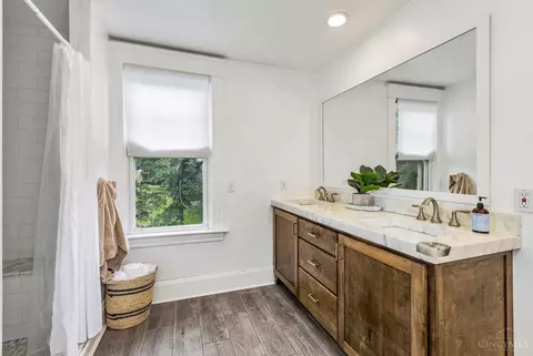 Bath - 6409 Roe St, Cincinnati, OH 45227 photo 3 of 4