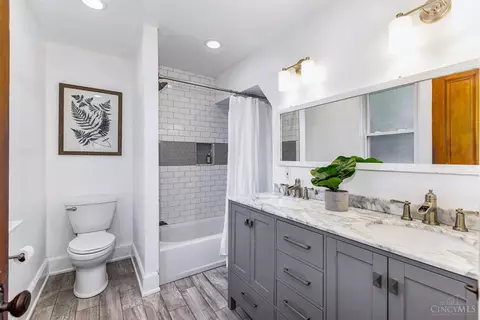 Bath - 6409 Roe St, Cincinnati, OH 45227 photo 4 of 4