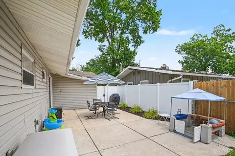 Exterior - 1607 Krylon Dr, Reading, OH 45215 photo 2 of 5