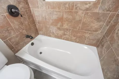 Bath - 1800 Keith Dr, Reading, OH 45215 photo 7 of 8