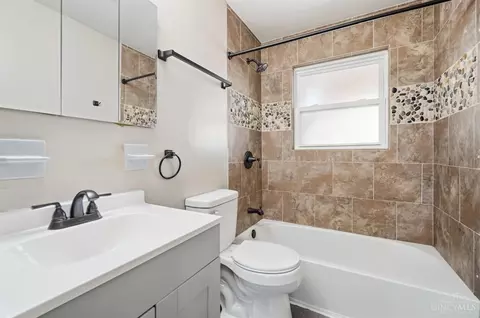 Bath - 1800 Keith Dr, Reading, OH 45215 photo 4 of 8