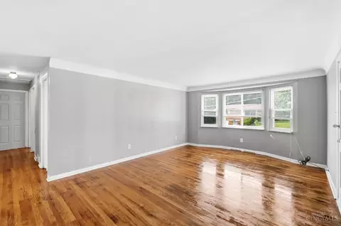 Living - 1800 Keith Dr, Reading, OH 45215 photo 4 of 5