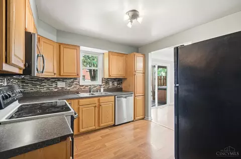 Kitchen - 1800 Keith Dr, Reading, OH 45215 photo 2 of 5