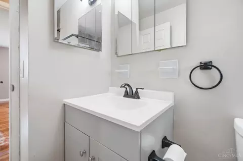Bath - 1800 Keith Dr, Reading, OH 45215 photo 5 of 8