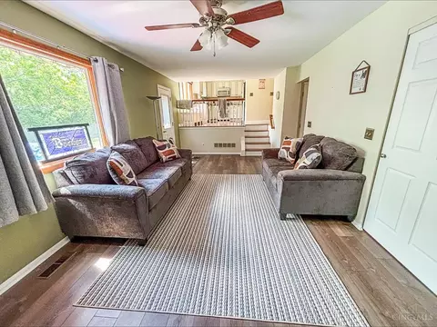 Living - 2785 Mahoning Ct, Cincinnati, OH 45233 photo 3 of 4