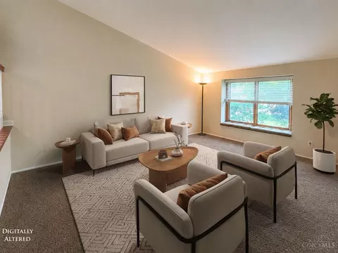 Living - 2785 Mahoning Ct, Cincinnati, OH 45233 photo 2 of 4