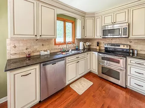 Kitchen - 2785 Mahoning Ct, Cincinnati, OH 45233 photo 2 of 4