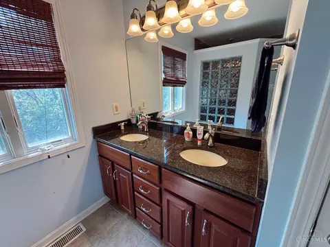 Bath - 2785 Mahoning Ct, Cincinnati, OH 45233 photo 5 of 5