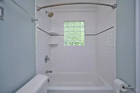 Bath - 3559 Rawson Pl, Cincinnati, OH 45209 photo 2 of 4