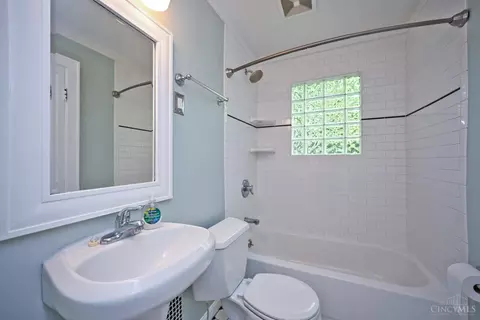 Bath - 3559 Rawson Pl, Cincinnati, OH 45209 photo 1 of 4