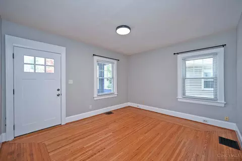 Living - 3559 Rawson Pl, Cincinnati, OH 45209 photo 2 of 4